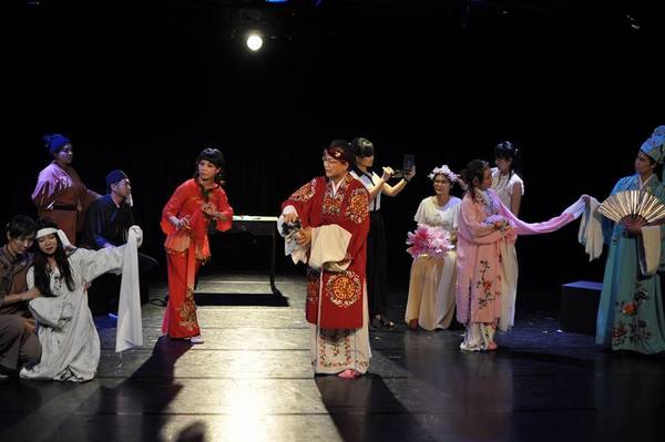From 2014, DTA has been teachimg a credit course in performing arts for junior high school teachers. Photo: performance productionImage